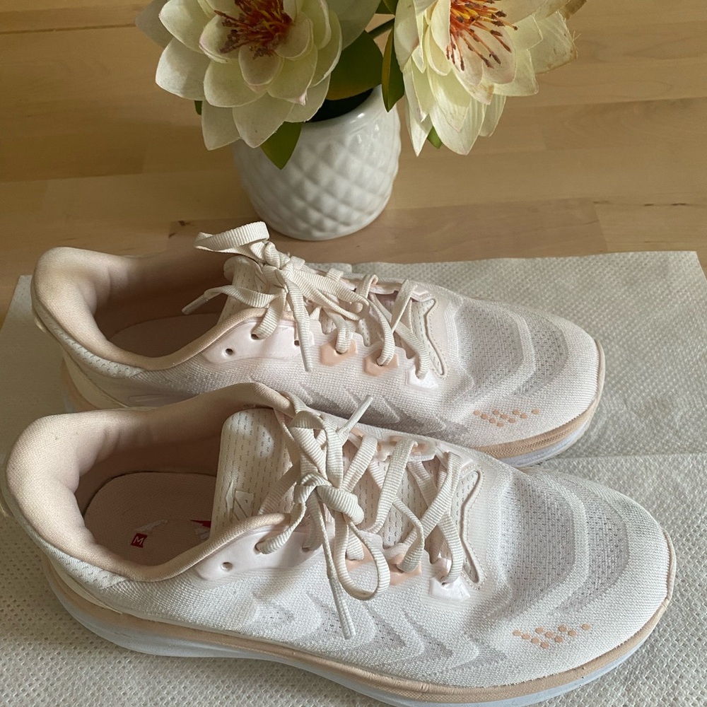 Avía Women's Pink Shoes